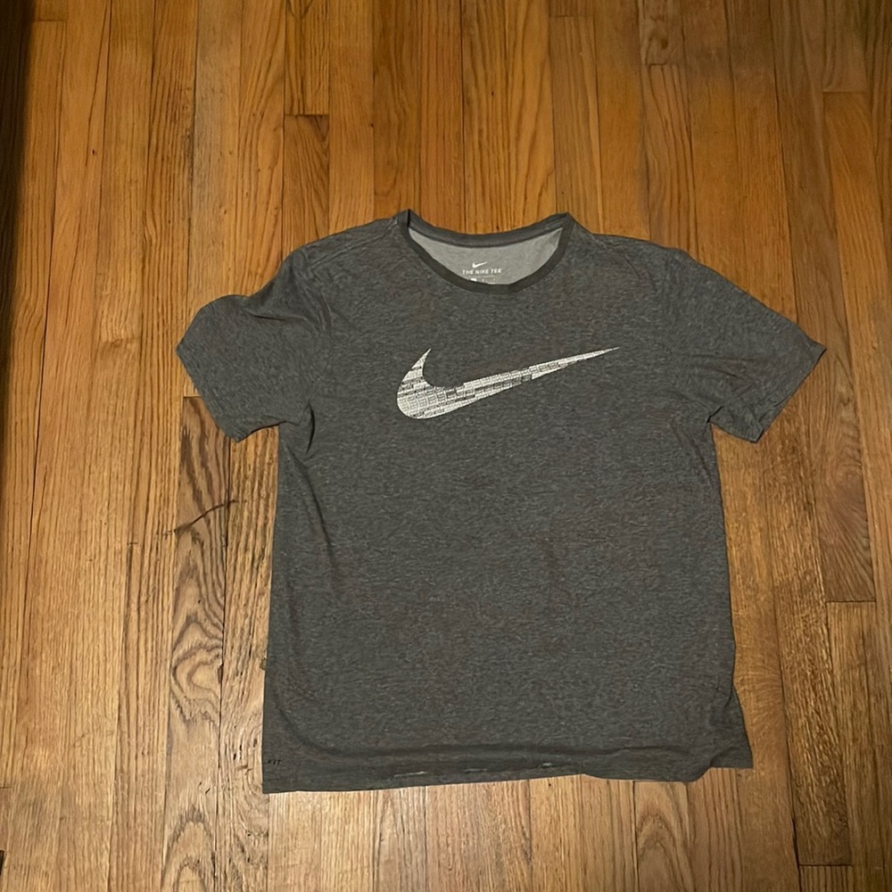 grey nike dry-fit tshirt